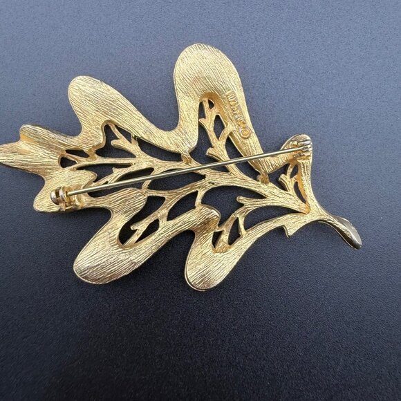 Vintage Sarah Coventry Enamel Oak Leaf Brooch Gold And Green Finish Elegant Cost - Picture 4 of 6